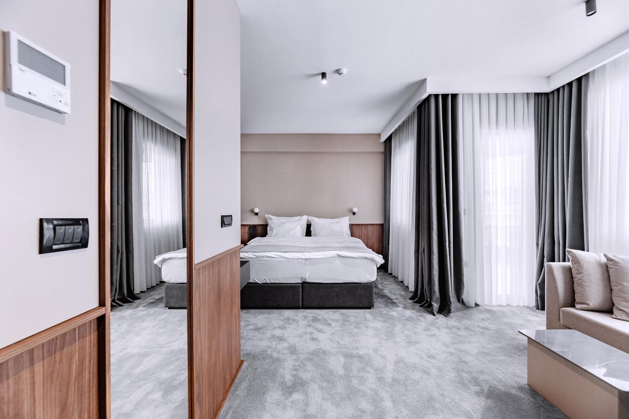 Actor Hotel Suto Orizari ภายนอก รูปภาพ